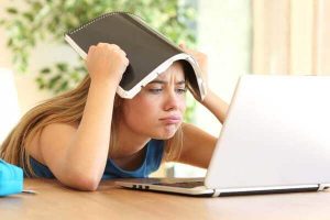 Diferenças entre sPronomes relativos em inglêsee look e watch