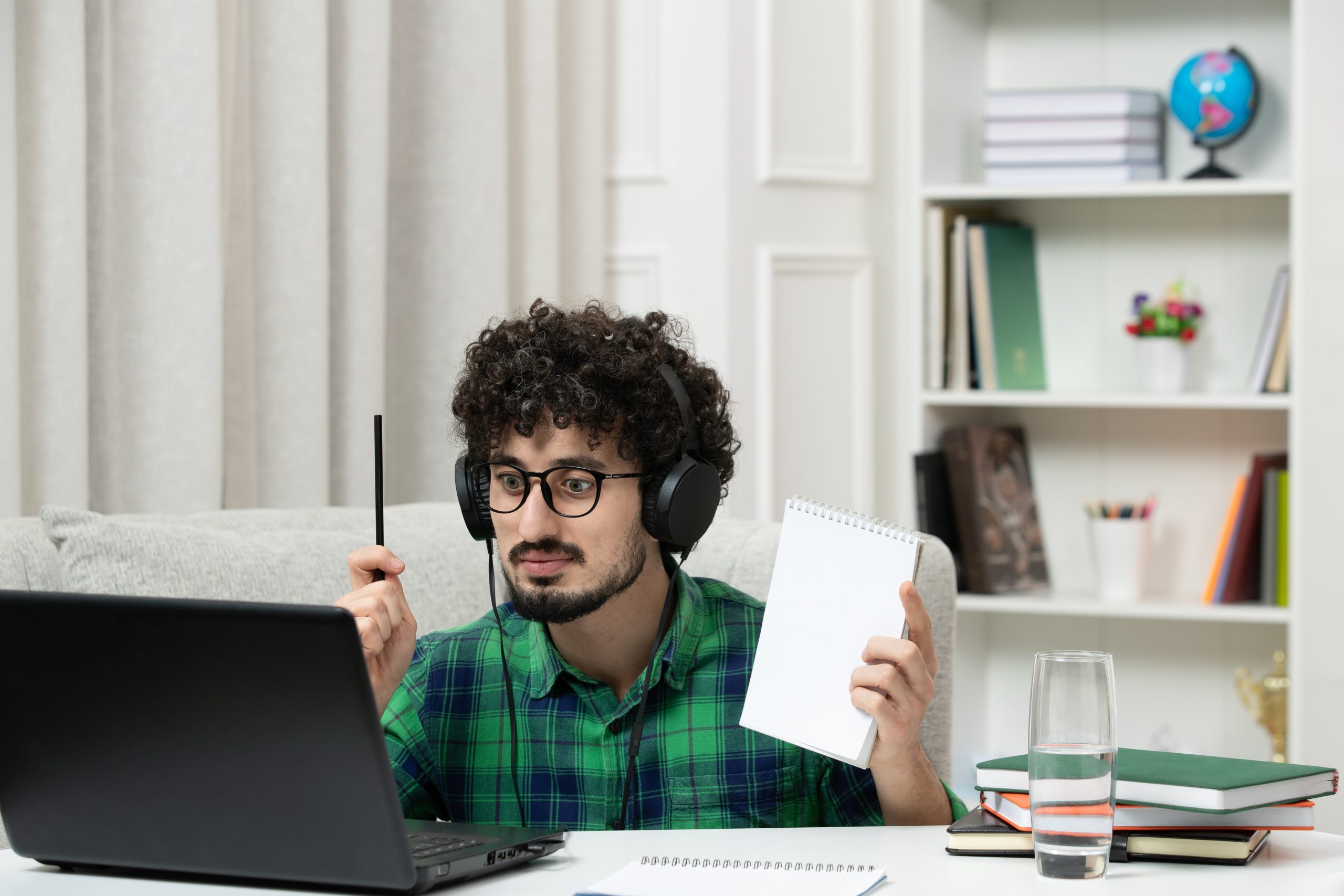 Os tradutores e intérpretes são profissionais altamente qualificados que dominam dois ou mais idiomas.